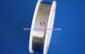 白钨丝在白炽灯中的主要作用是什么？