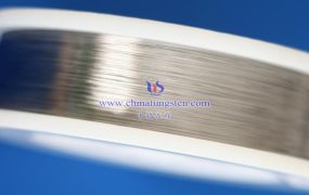 白钨丝在卤钨灯中的性能如何？
