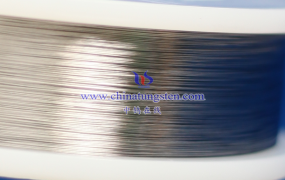 白钨丝在电子显微镜中的作用是什么？