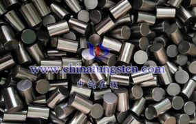 高密度合金的力学性能与温度有何关系？