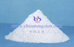 反应时间对偏钨酸铵晶体性质的影响是什么？