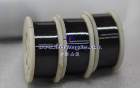 黑钨丝在强酸环境下的化学反应情况如何？