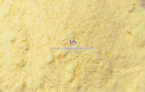 氧化钨与其他材料的界面如何影响其电子传输性能？