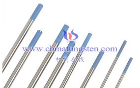 气体保护焊中为什么选用惰性气体？