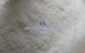 处理偏钨酸铵时需要哪些防护措施？