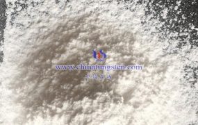 偏钨酸铵通常呈现什么颜色？