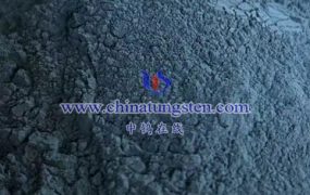 氧空位在氧化钨中的存在对能带结构有什么影响？