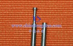 钼电极与其他材料相比，在玻璃熔化中有何独特之处？