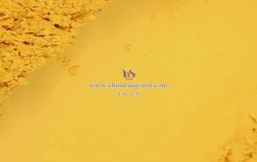 氧化钨薄膜的透光率如何随其厚度和制备条件变化？