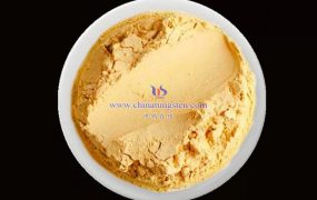 氧化钨薄膜的透光率随其厚度和制备条件的变化规律是什么？