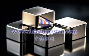 对于未来的研究和应用，还需要解决哪些关于钼块的挑战？