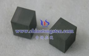 钼块中的杂质对其性能有何影响？