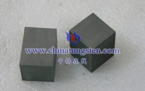 钼块的晶粒大小对其性能有何影响？