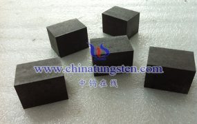 钼块在低温下的性能如何？