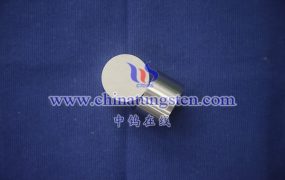 在不同温度下，钼块的性能会有何变化？