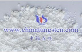 偏钨酸铵溶液pH值对催化反应选择性和活性有何影响？