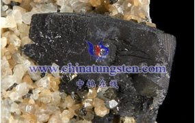 什么是含氧钨酸盐矿物？