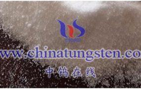 纳米偏钨酸铵在何种条件下可能发生分解或聚集？