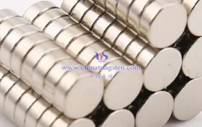 钡-钨阴极的工作温度是多少？