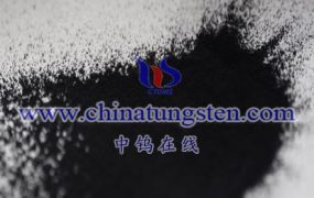 如何提高钨在柔性电池中的性能？