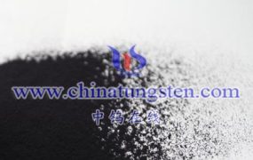 如何评估钨在柔性电池中的充放电效率和寿命？