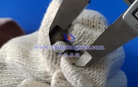 操作钡钨电极时有哪些安全注意事项？