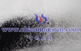 紫色氧化钨在固态电池中的电化学性能如何？