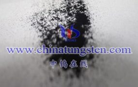 紫色氧化钨在固态电池中的晶体结构如何？