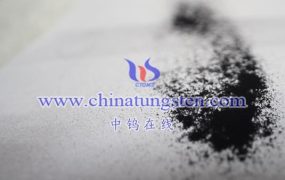 紫色氧化钨在固态电池中的晶格参数如何？