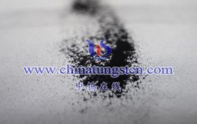 紫色氧化钨在固态电池中的晶格畸变如何？