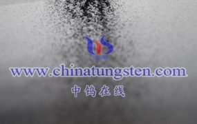 紫色氧化钨在固态电池中的晶格力学性能如何？