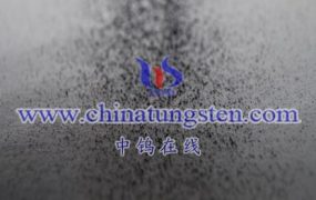 紫色氧化钨在固态电池中的晶格对环境的影响如何？