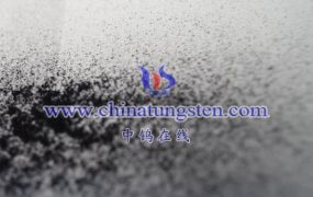 紫色氧化钨在固态电池中的晶格合成和制备方法如何？