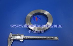 铁含量对高比重钨合金密度的影响