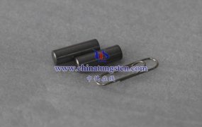 与其他阴极相比，钡钨阴极的独特优势是什么？