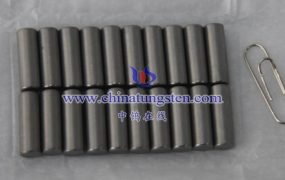 钡钨阴极正常运行时的温度范围是多少？