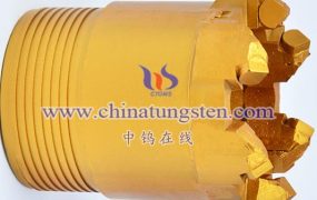 自磨式硬质合金钻头的规程特点是什么？