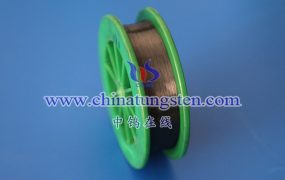 钨丝表面的粗糙度如何影响发光效果？