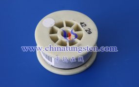 钨丝的电阻率如何随温度变化？