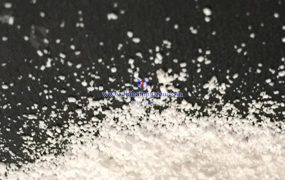 如何调整偏钨酸铵水合物的pH值？