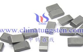 有没有特殊的注意事项或技巧，用于特定应用中的硬质合金锯齿片？