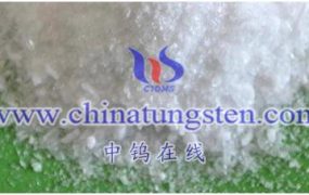 钨酸钡的毒性和安全注意事项是什么？