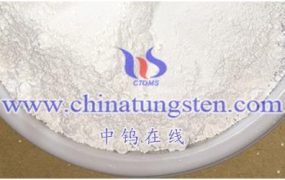 钨酸钡的晶体结构是如何确定的？