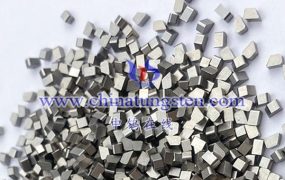 钨钢锯齿片在高温环境下硬度和耐磨性具体表现是什么？