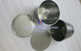 钼坩埚能否与铂金属同时使用？