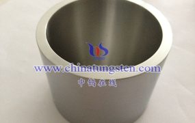 如何避免钼坩埚与熔体发生反应？