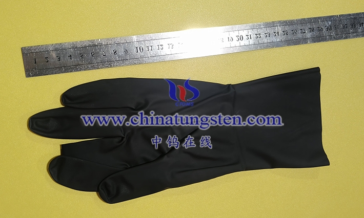 钨橡胶手套的拉伸强度如何？