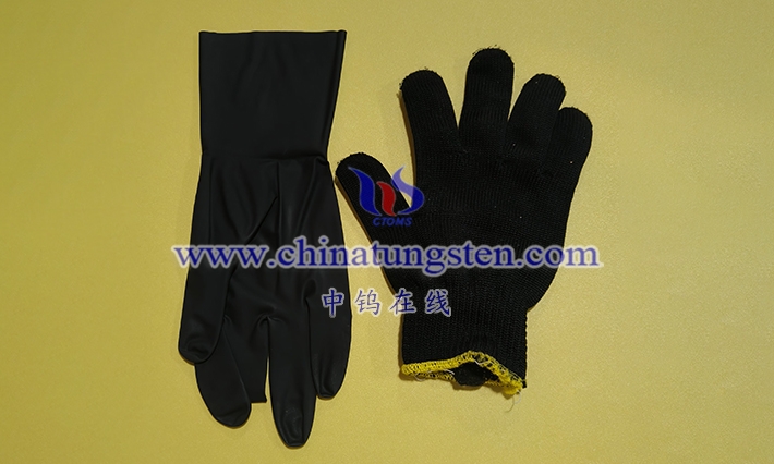 钨橡胶手套的橡胶基体具有哪些特性？