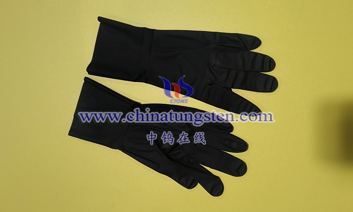 钨颗粒表面改性如何提升与钨橡胶手套基体的相容性？