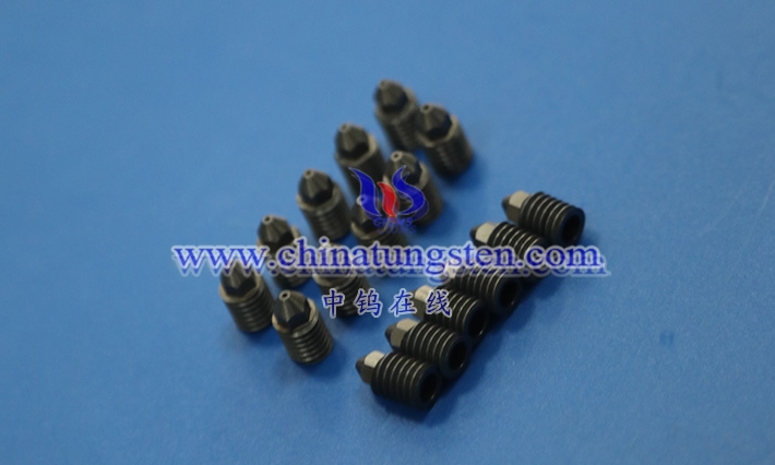 如何处理硬质合金喷嘴的表面磨损问题？